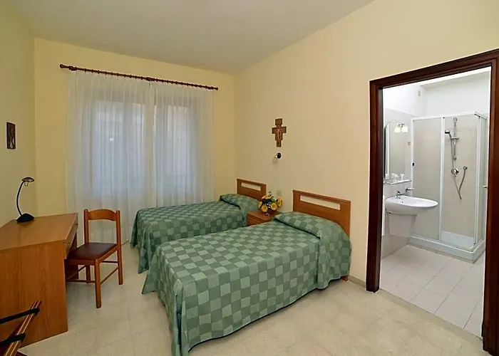 Casa Piccole Ancelle Di Cristo Re 3* Roma